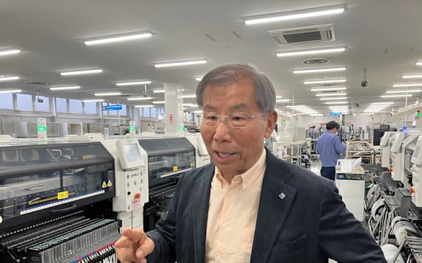 実盛社長は「社員のブランドに対する誇りや愛情が復旧の力になっている」と話した(石川県羽咋市の工場)