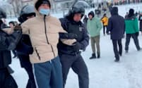 ロシア中部のバシコルトスタン共和国では地元の活動家への判決を受けて抗議デモが続いた（19日）＝ロイター