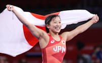 須崎は東京五輪で五輪史に残るような圧勝ぶりを見せて金メダルを獲得した（2021年）