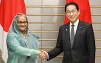日バングラ両政府は22年12月にEPAに関する産官学の共同研究を始めていた（右は岸田首相）