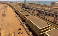 オーストラリアの鉄鉱石輸出の8割が中国へ向かう（西豪州ピルバラ地区の鉄鉱石鉱山）