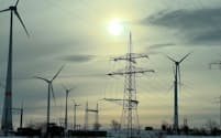 欧州では風力など再生可能エネルギーによる発電が増えている=ロイター