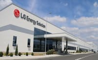 EV販売の減速でLGエネの工場稼働率も低下している（ポーランドの電池工場）