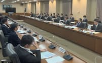 関係府省庁と日銀が連絡会議の初会合を開いた（26日、財務省）