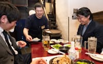 居酒屋など外食の23年の売上高は回復している（東京都内の居酒屋）