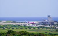 沖縄県石垣市は有事の際の住民避難への活用も念頭に新石垣空港の滑走路延長を求めている（2023年4月、新石垣空港）