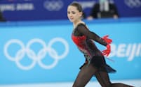 2022年北京冬季五輪の団体女子フリーで演技するＲＯＣのワリエワ。失格処分となった＝上間孝司撮影