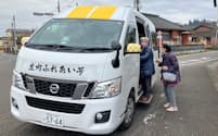 過疎地の住民組織が有料で運行しているバス「庄内ふれあい号」（宮崎県都城市）