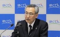 記者会見する北海道電力の斎藤晋社長（31日、札幌市）