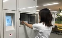 東急不動産とパナソニックが開発した冷凍・冷蔵宅配ボックスの実証実験の様子