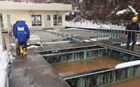 石川県珠洲市で浄水場の復旧に向け、現地で打ち合わせする国土交通省職員（写真：国土交通省）
