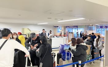 スターラックス航空の台北行きの便の出発を控える函館空港国際線ターミナル（1日、北海道函館市）