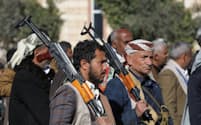 イエメンの親イラン武装組織フーシ派の新兵ら＝11日、イエメン・サヌア（ロイター＝共同）