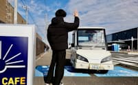 実証実験に使う4人乗り小型EV「サイコマ」。市民に広く利用してもらい、完全自動運転に向けた課題を探る（常総市）