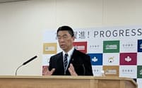 村井知事は予算案を「次代への連綿予算」と名付けた（６日、宮城県庁）