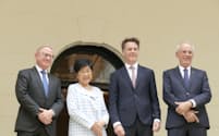 小池百合子東京都知事（左から２人目）はNSW州首相のミンズ氏（同３人目）と会談した（６日、シドニー）