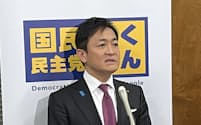 記者団の取材に答える国民民主党の玉木雄一郎代表（6日、国会内）