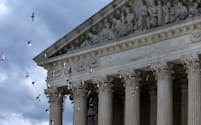 連邦最高裁は「シェブロン法理」を巡る訴訟を審理している＝ロイター