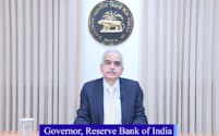８日、オンラインで演説するインド準備銀行のダス総裁