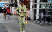 米ファッションデザイナーのフィリップ・リム氏の洋服を着た女性（9日、ニューヨーク市）