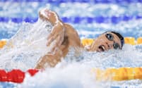 男子200メートル自由形予選　力泳する松元克央（12日、ドーハ）＝共同