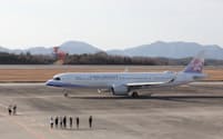 広島空港の国際線旅客数はコロナ禍前の3割程度にとどまる（23年1月、再開した台北線の出発初便）