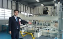 太陽光発電の廃パネルのリサイクル設備を紹介するアースサポートの尾崎社長