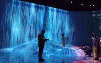 麻布台ヒルズの「森ビル　デジタルアートミュージアム：エプソン　チームラボボーダレス」は、没入感の体験を提供する合計79のアート作品で構成される