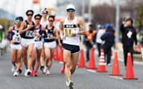 男子20キロ競歩で優勝した池田（18日、神戸市六甲アイランド甲南大周辺コース）