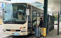 富山―金沢線はコロナ禍を経て1便あたりの乗客数が半減（富山駅前）