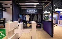 アマゾン・ウェブ・サービス（ＡＷＳ）はブース内に「衣料品店」を設けた（写真提供：AWS）

