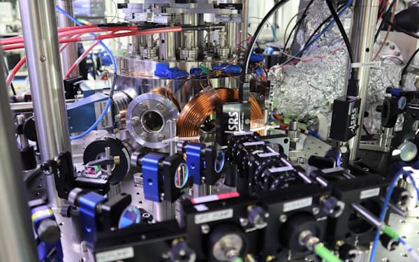 国内の産学が商用化に向けて連携する冷却原子方式の量子コンピューター