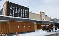 ＪＲ札幌駅から徒歩圏の北８条光星店は、観光客らで終日にぎわう（札幌市）