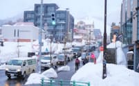 ニセコエリアは朝夕に交通渋滞が発生している（2月、北海道倶知安町）