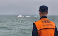 台湾の離島、金門島近くで任務に当たる中国海警局の乗組員（25日）＝中国海警局ホームページから