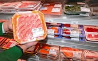 精肉や鮮魚など生鮮食品も取り扱うセブン―イレブン・ジャパン運営の新型店「SIPストア」（27日、千葉県松戸市）