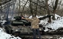 戦車部隊の兵士は「実感では、ロシア軍との武器の差は1対10以上ある」と語った（ウクライナ東部チャシフヤール近郊）