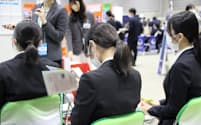 3月1日には就職合同説明会が開かれた（横浜市）