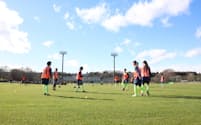 栃木SCのU15女子チームは、月経時の体調に応じて練習内容を管理できるアプリを試験運用した（23年12月、宇都宮市）