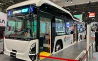 いすゞ自動車は自動運転の電気自動車（EV）バスの開発も想定している（画像は同社がジャパンモビリティショー2023で参考展示したEV路線バス「エルガEV」）