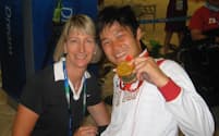 2008年北京パラリンピックでシングルス初の金メダルを獲得した国枝㊨と