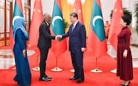モルディブのムイズ大統領は1月、中国を訪問して習近平国家主席と会談した＝モルディブ大統領府