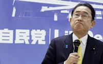 自民党政治刷新本部の会合で発言する岸田首相（7日、党本部）