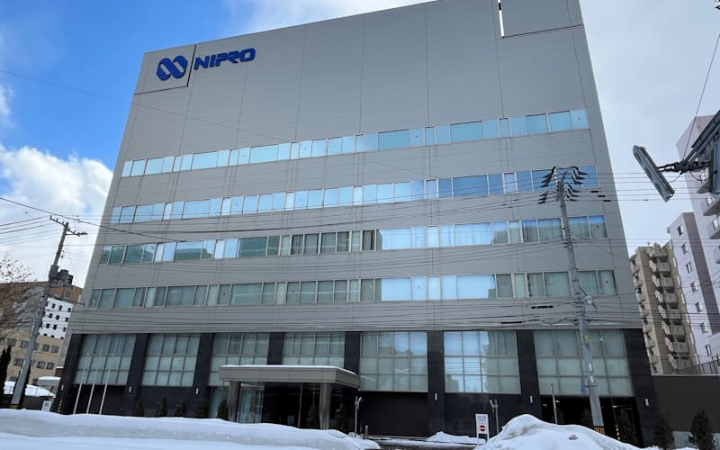 ニプロの再生医療研究開発センターは札幌医科大学に隣接する(2月、札幌市)