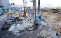 建設が進む阪神高速の淀川左岸線。完成すると万博会場近くへの主要路線になる（23年11月、大阪市北区）