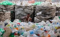 A worker removes labels from used plastic bottles as he works in a plastic bottle recycling factory in Dhaka, Bangladesh, February 20, 2024. REUTERS/Mohammad Ponir Hossain     TPX IMAGES OF THE DAY