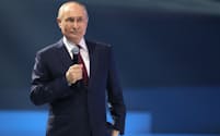 ロシアのプーチン大統領は出馬表明後に各地で演説し支持を高めてきた（６日、南部ソチ）＝ＡＰ