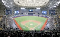米大リーグ、ドジャースと韓国プロ野球キウムのプレシーズンゲームが行われたソウルの高尺スカイドーム＝17日（共同）