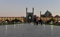 ３月中旬、古都イスファハンの観光地「イマーム広場」の外国人観光客の姿はまばらだった