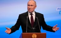 モスクワの選対本部で演説するロシアのプーチン大統領（18日）＝AP